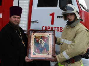 Вручение иконы пожарным фото